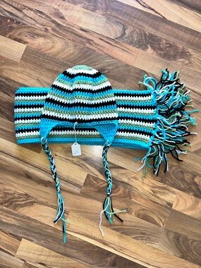 Handknit hat & scarf set (turquoise, black, green, white) hiking skiing fishing